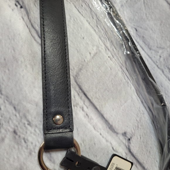 Two black imitation leather bag straps 18in long. - Picture 6 of 7
